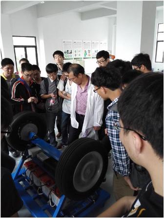 浙江工业大学汽车电子专业学生参观研究院