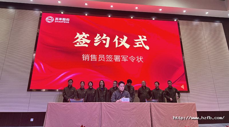 10-总经理签约.jpg